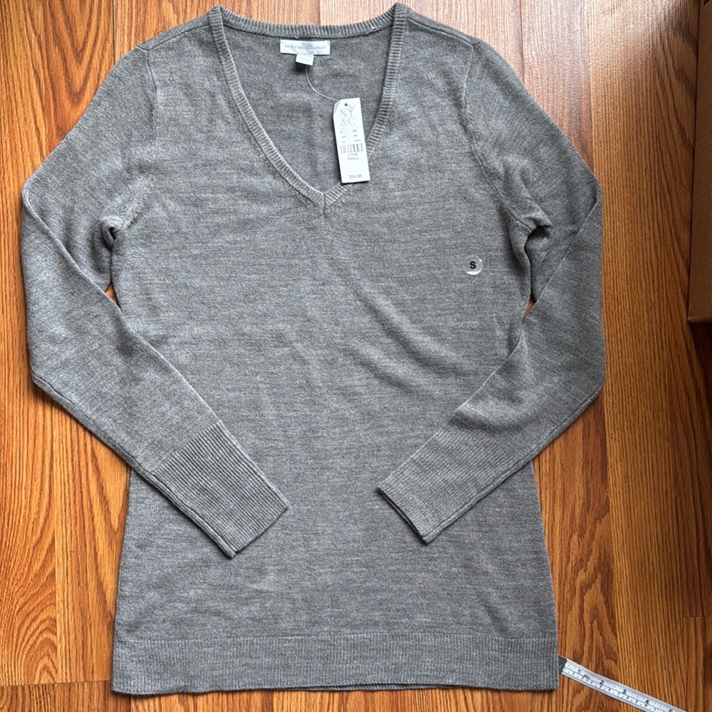 New York & Company Gray V-Neck Sweater